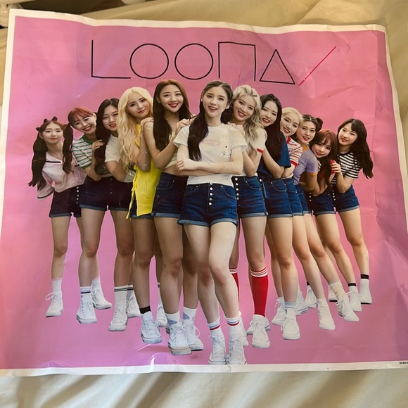 LOONA poster - Picture 1 of 1